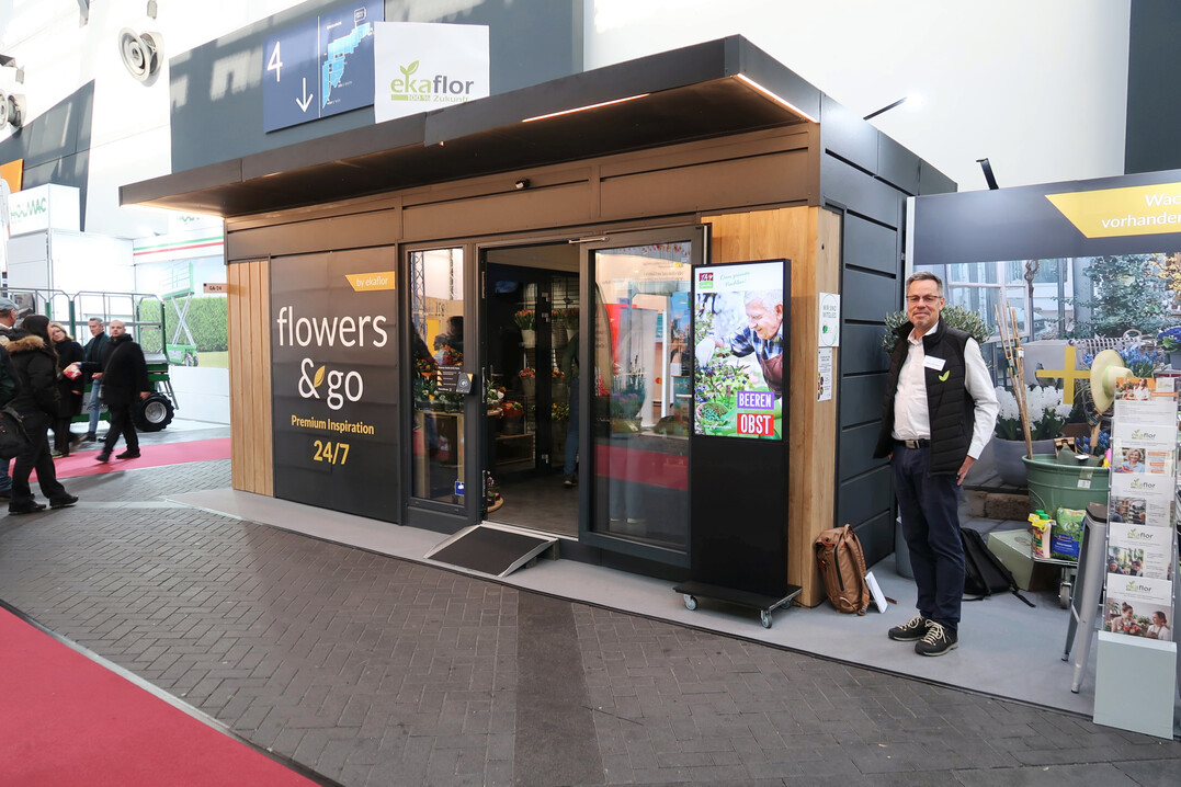 Auf gro�es Interesse stie� der 24/7-Shopcontainer der Ekaflor � ein komplett ausgestattetes Mini-Blumengesch�ft, mit dem sich an hochfrequente Standorte, etwa Supermarktpl�tze oder Tankstellen, expandieren l�sst.   