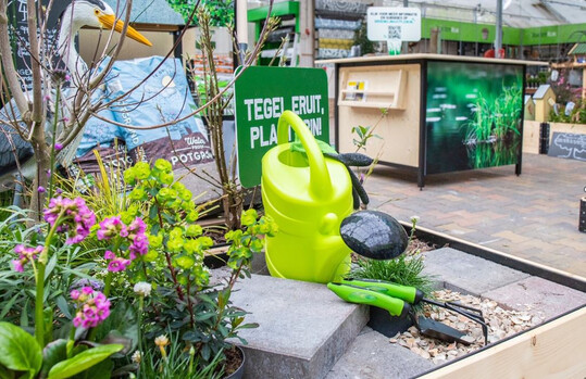 Klimainseln dienen der Aufklärung der Kunden – mit Hilfe von Gartencenter-Produkten wird gezeigt, was jeder tun kann, um die Umwelt im eigenen Garten zu fördern.