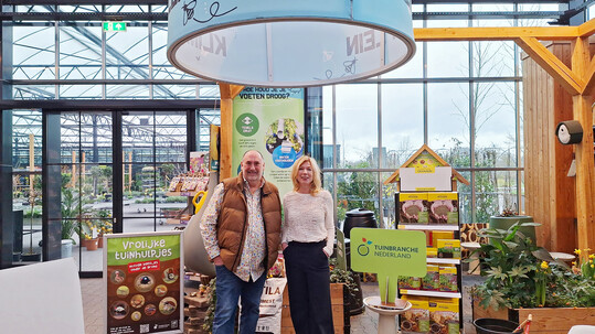 Brenda Horstra ist stellvertretende Geschäftsführerin beim niederländischen Branchenverband Tuinbranche Nederland und hat die Klimainseln federführend mitentwickelt.
<a href="https://www.tuinbranche.nl " target="_blank" >www.tuinbranche.nl </a>