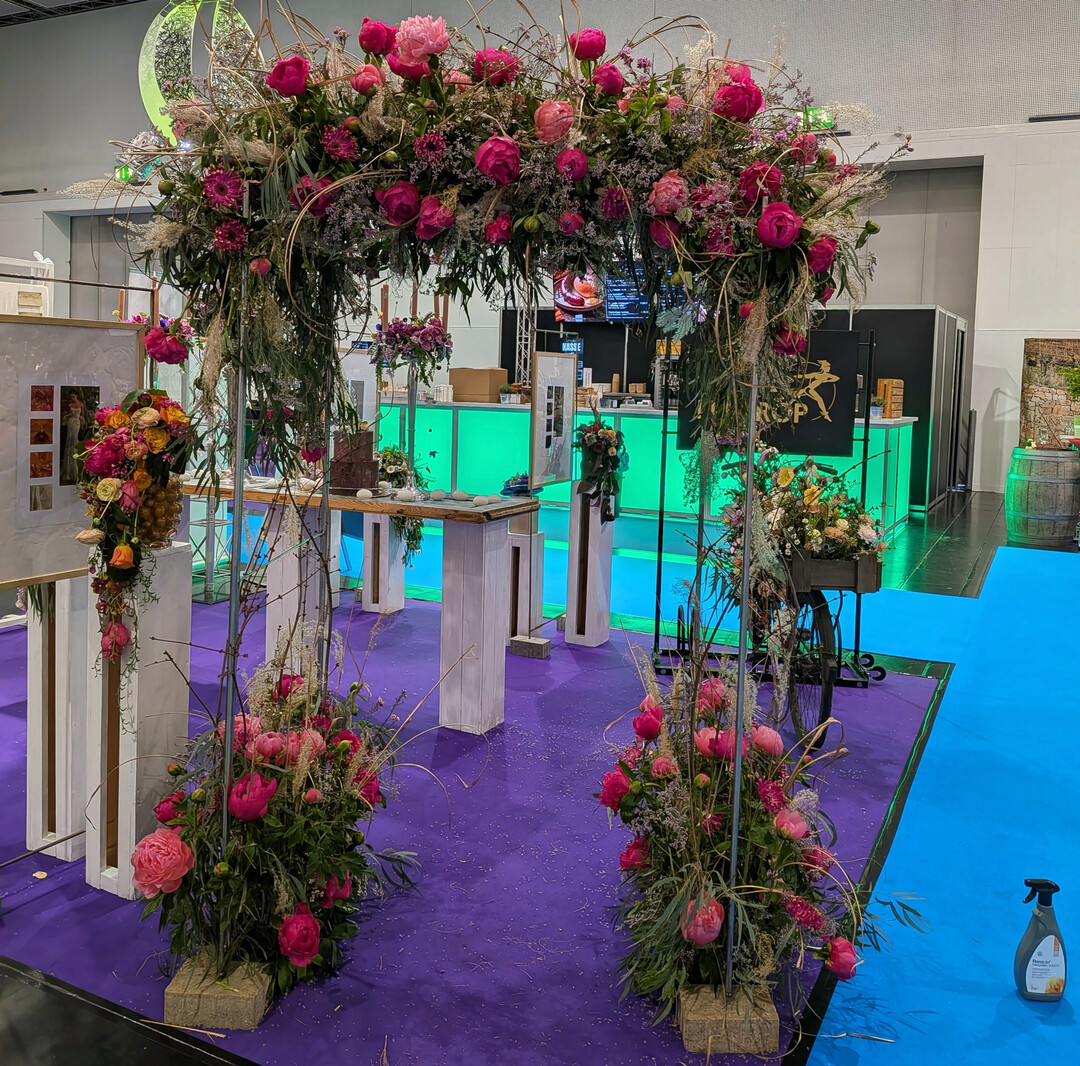 Die Auszubildenden des dritten Lehrjahres des BSZ Dresden zeigten Hochzeitsfloristik