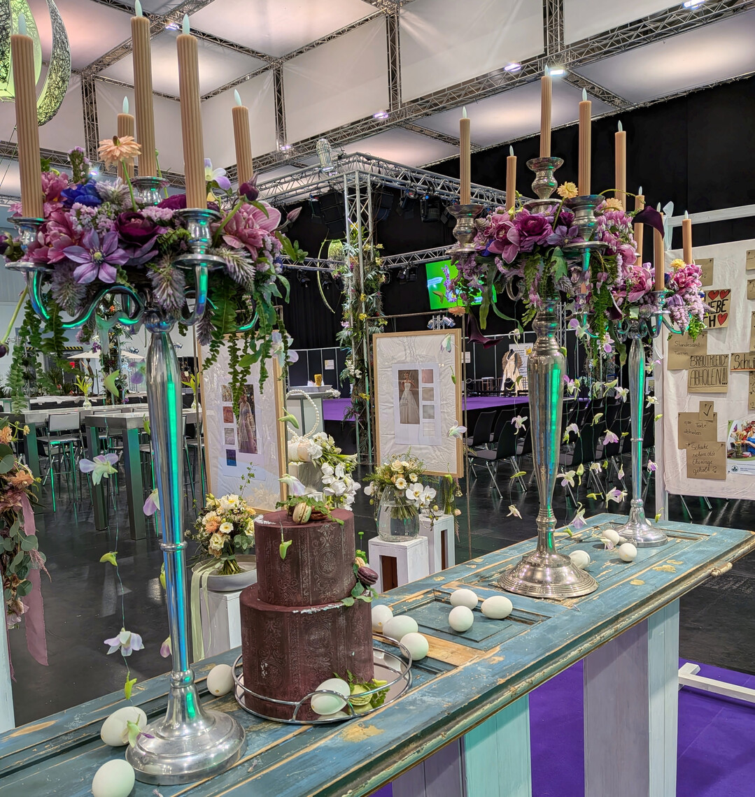 Die Auszubildenden des dritten Lehrjahres des BSZ Dresden zeigten Hochzeitsfloristik