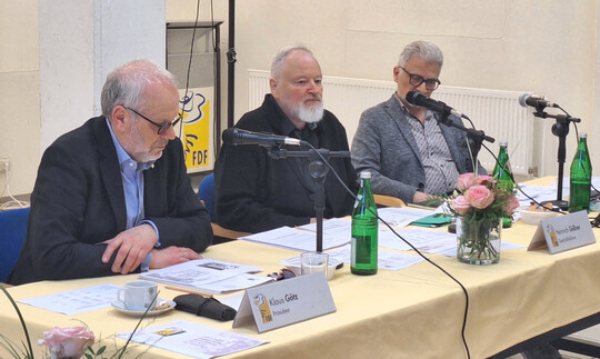 FDF-Bundesvorstand und die FDF-GmbH-Gesch�ftsf�hrung luden Mitte M�rz in den Floristpark Gelsenkirchen.