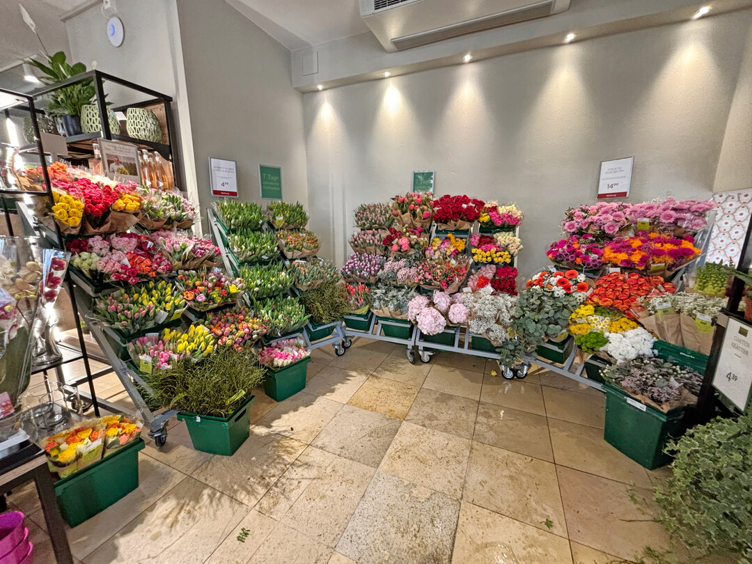 Frische Schnittblumen und fertige Str�u�e stehen im Mittelpunkt des City-Konzepts � als schnell verf�gbare Mitnahmeartikel f�r spontane Kaufanl�sse in der Innenstadt.
