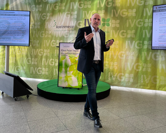 Klaus Peter Teipel, klaus peter teipel research & consulting, eröffnete den IVG Medientag mit einem Überblick über die aktuelle wirtschaftliche Lage im Gartenmarkt.