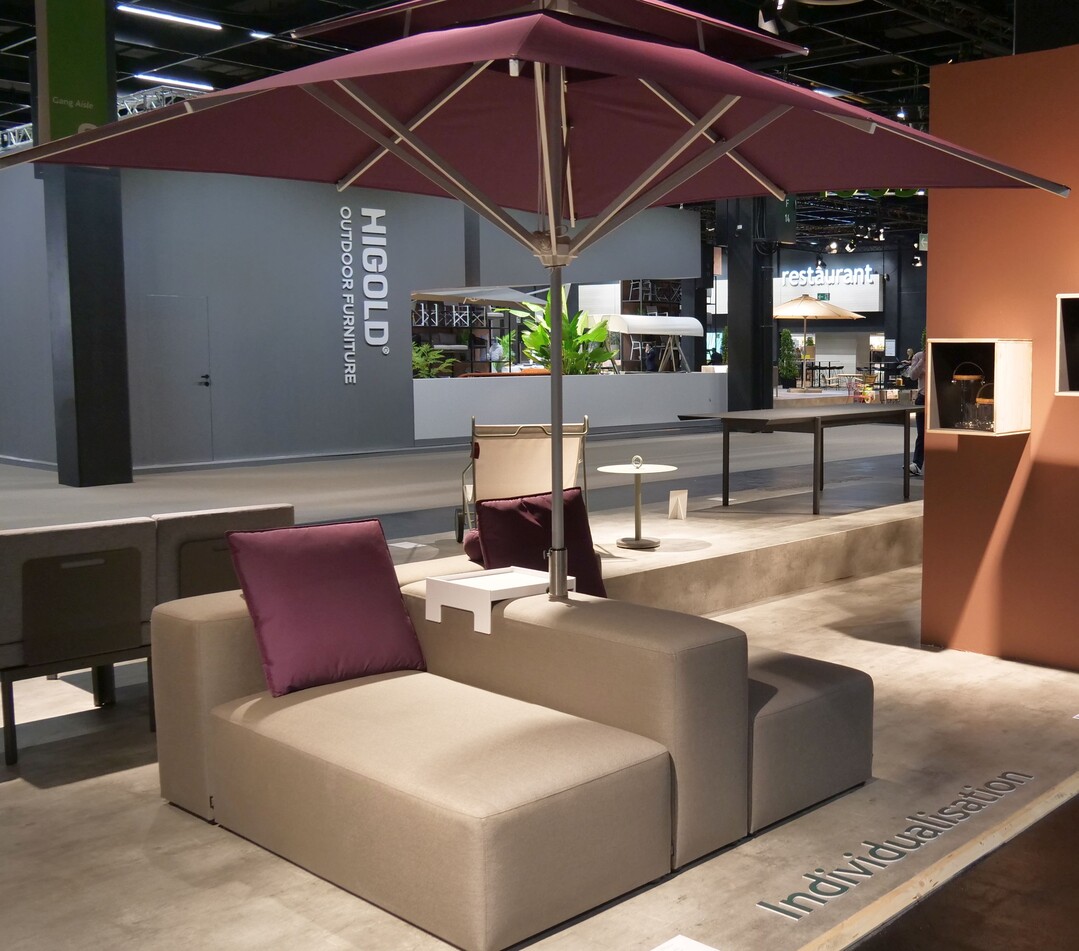 Lounge-System Ikono - 2-in-1-Lounge mit Sonnenschirm, die Module lassen sich individuell zusammenstellen.