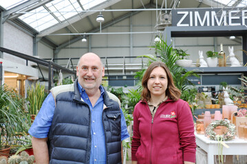 Sarah Bonner-Mller leitet das Gartencenter Mller Blumen und Garten in Schallstadt  mittlerweile in der vierten Generation. Ihr Vater Peter Mller verantwortet die Eigenproduktion, ihr Bruder Daniel den Garten- und Landschaftsbau. www.blumen-mueller.de