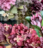 Das Seidenblumensortiment umfasst zum Start 35 Artikel.