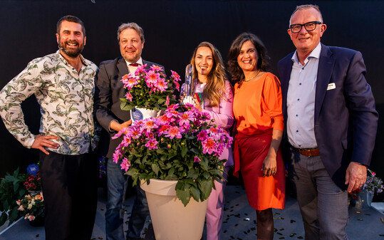 Von links: Moderator Michael Perry, Hagen Kallne und Marjolein Kuyucu-Lodder (beide Florensis), Ann Jennen (Fleuroselect) und Marc Driessen (Prsident von Fleuroselect).