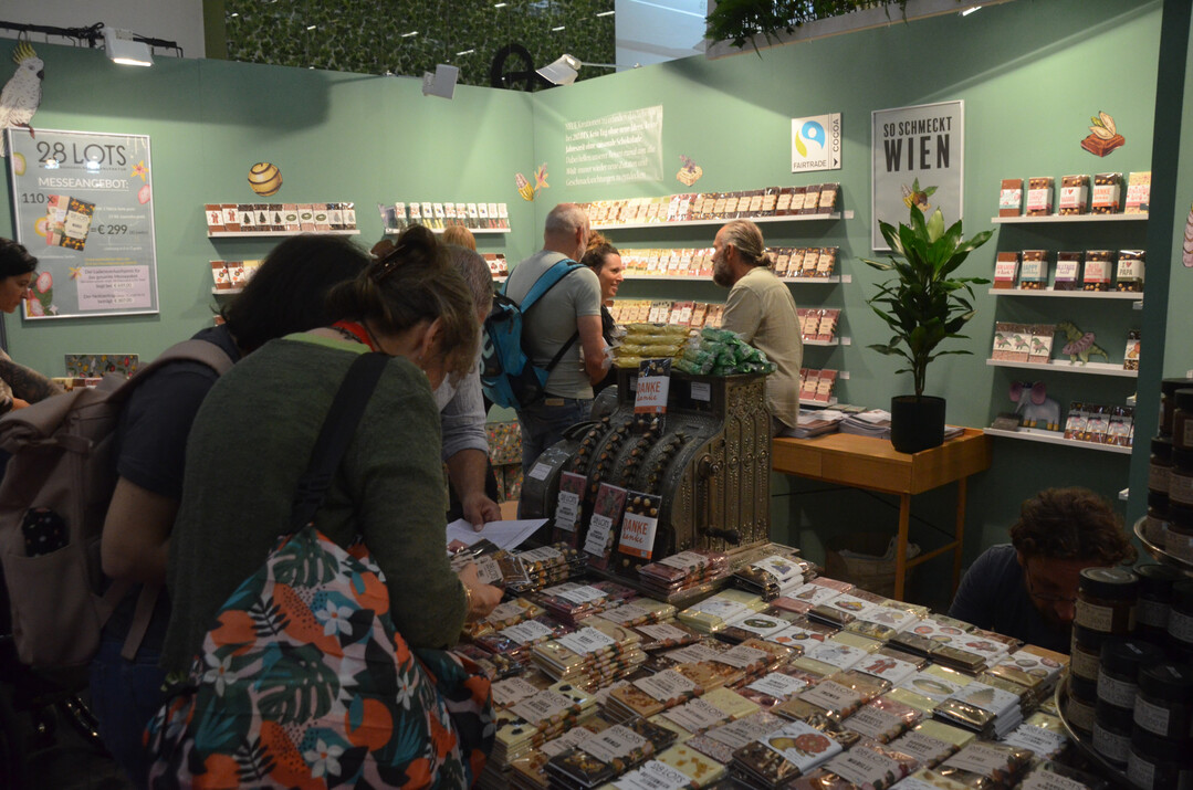 Schokolade, die dank passender Banderole zum Weihnachtsartikel wird, brachte 28 Lots aus Wien zum ersten Messeauftritt mit. 
<a href="https://www.twentyeightlots.at"  target="_blank" >www.twentyeightlots.at</a>