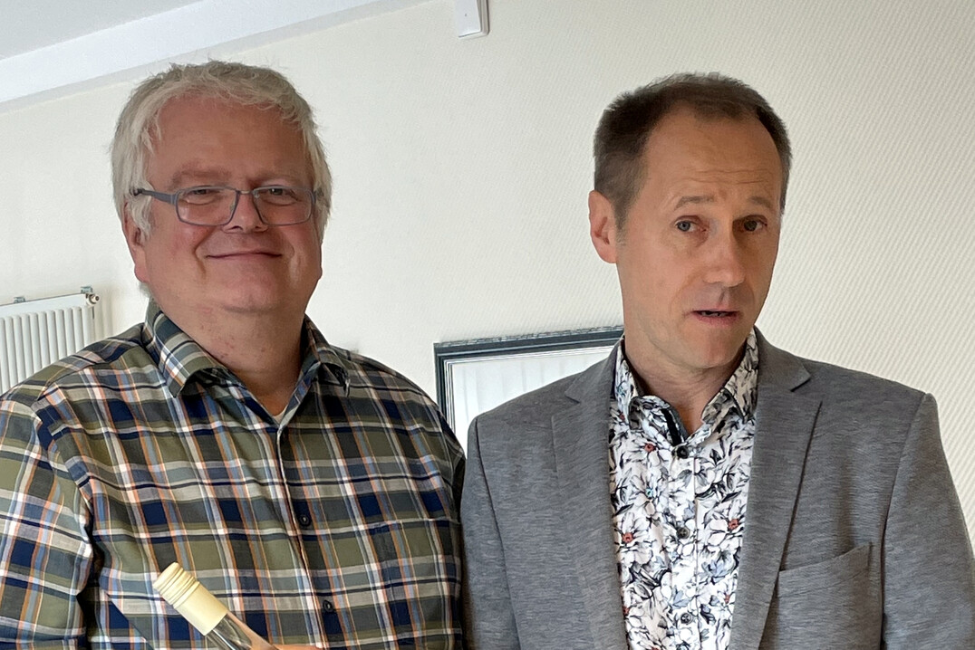 Hohe Wertschtzung der geleisteten Arbeit und 100 Prozent der abgegebenen Stimmen haben DGHK-Prsident Carsten-Dieter Stakalies (rechts), hier mit DGHK-Geschftsfhrer Stefan Hecktor, im Amt besttigt. 