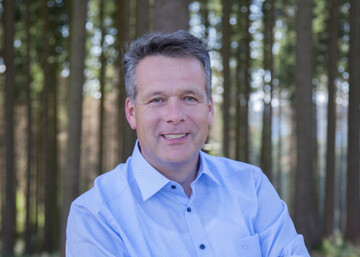 Rupert Fey ist Handelsexperte mit dem Schwerpunkt Blumen und Pflanzen. In DEGA GRNER MARKT analysiert er allgemeine Handelsentwicklungen und erklrt, was sie fr die Grne Branche bedeuten. <br />
<a href="https://www.beyond-flora.com/" target="_blank" >www.beyond-flora.com</a>
