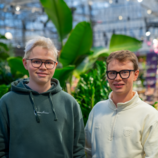 Jakob und Valentin Kiefl berichten über ihre praktischen Erfahrungen im Future Retail Store im Münchner Rathaus am Marienplatz.