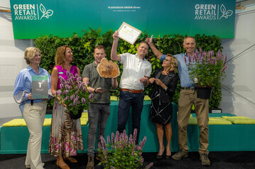 Vitroflora Grupa aus Dobrcz/Polen freut sich ber den Gewinn des Green Retail Award.