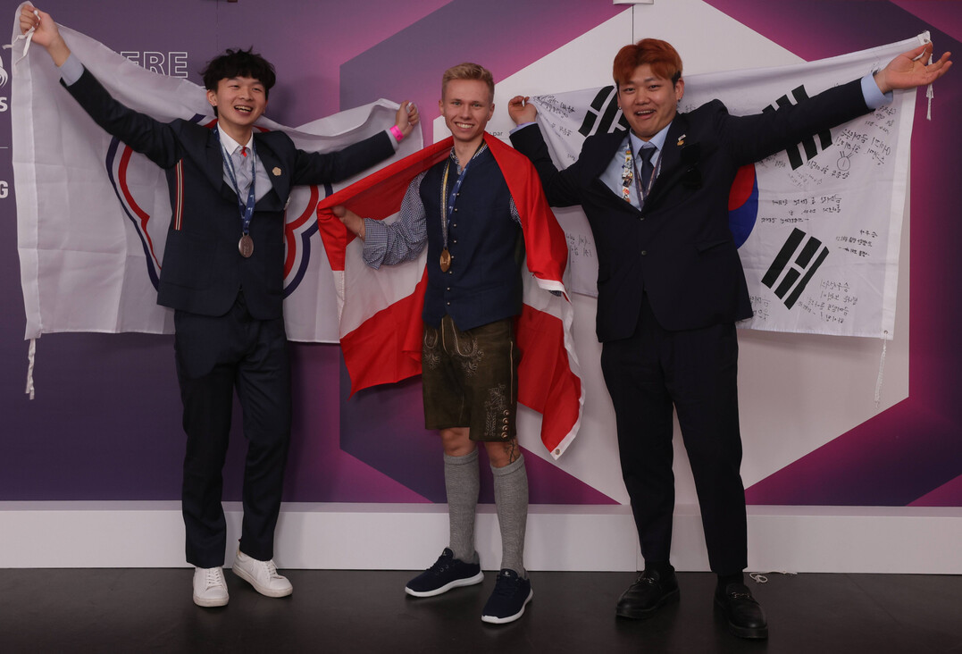 Erfolgreich im Beruf Florist/-in (v.l.): I-Huang Lin aus Taipei (Silber), Manuel Bender aus sterreich (Gold) und Seungwoo Han aus Sdkorea (Bronze).