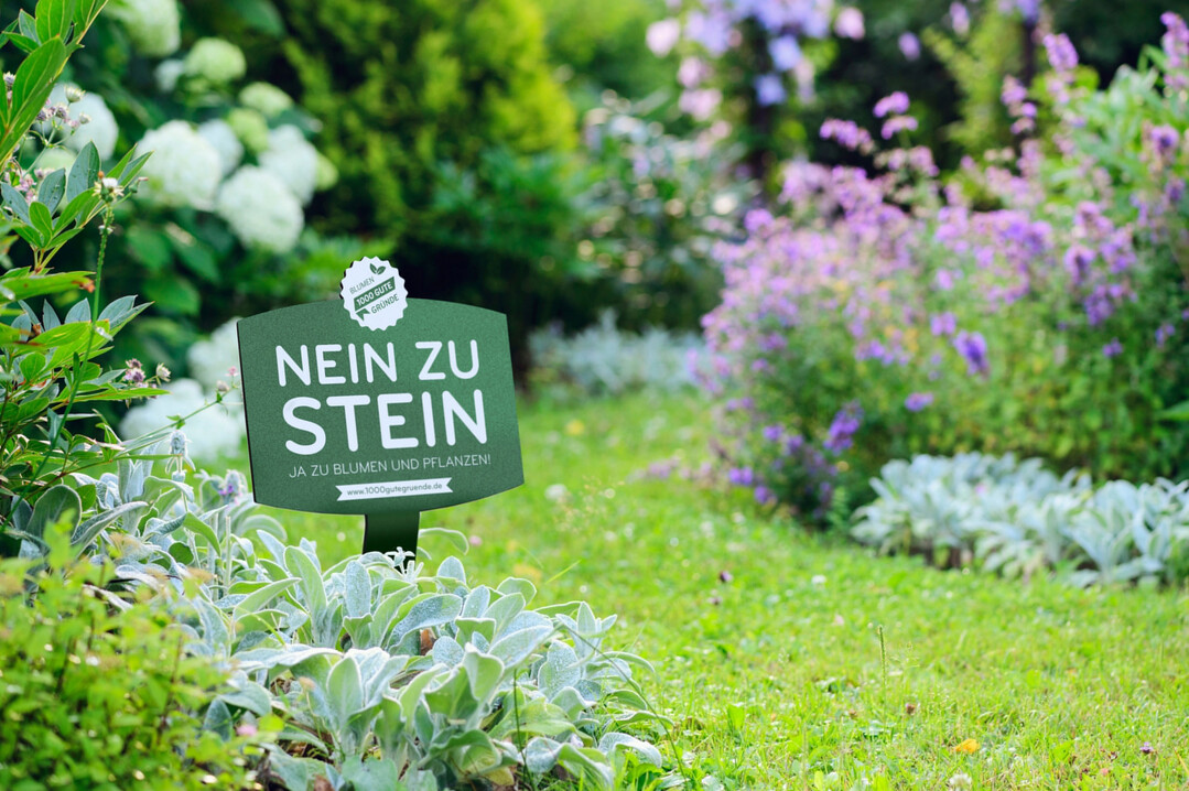 Mit dem Aktions-Gartenstecker knnen Gartenbesitzer Flagge zeigen  fr mehr Blumen und Pflanzen in den Grten, Biodiversitt und Klimaschutz.