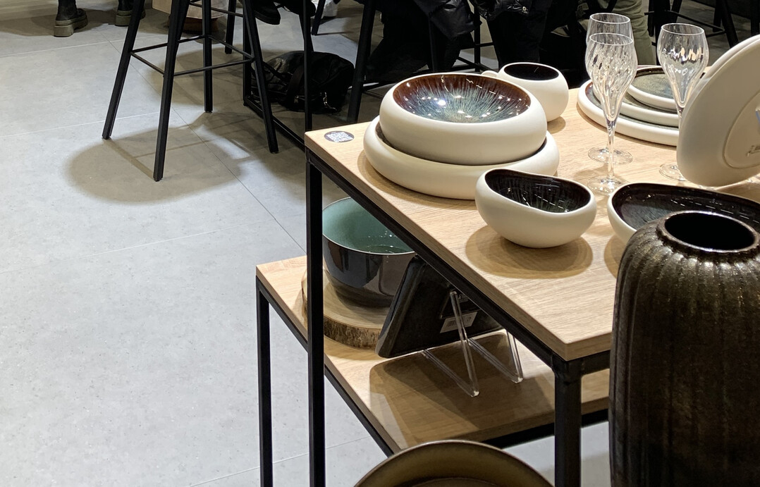 Der lssig und stylisch gedeckte Tisch bei 
<a href="https://www.cosy-trendy.eu"  target="_blank" >cosy & trendy</a>
 aus den Niederlanden.