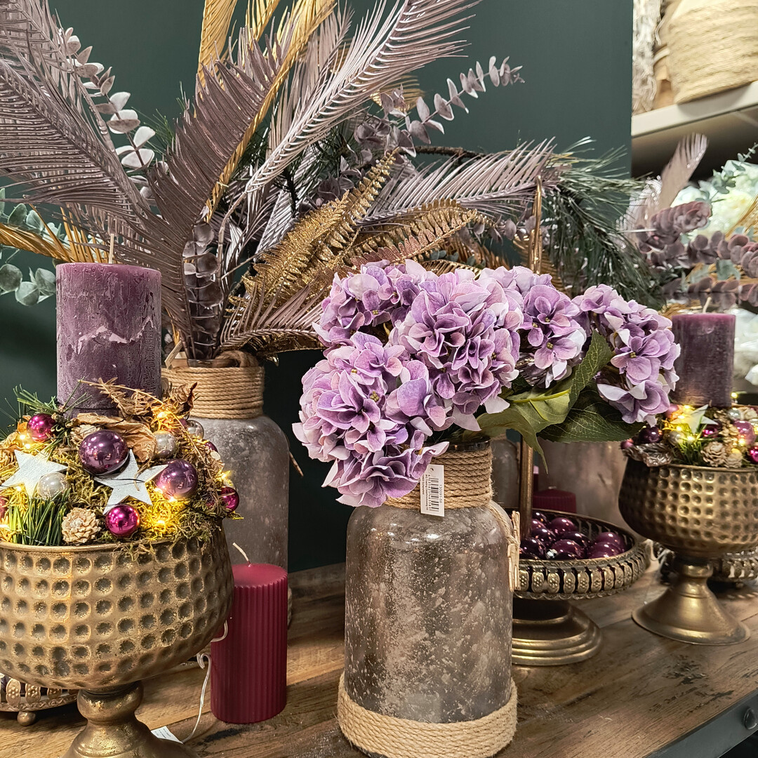 Um auch einen der knalligen Trendtne zeigen zu knnen, kombinierte Kerstin Niebling Pink- und Beerentne. Wir wollten damit auch einen kleinen Einblick fr das jngere Publikum geben, erklrt die Floristmeisterin. 