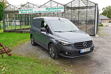 Der Citan von Mercedes-Benz fut auf dem Kangoo, sieht nun aber mehr nach Mercedes aus.