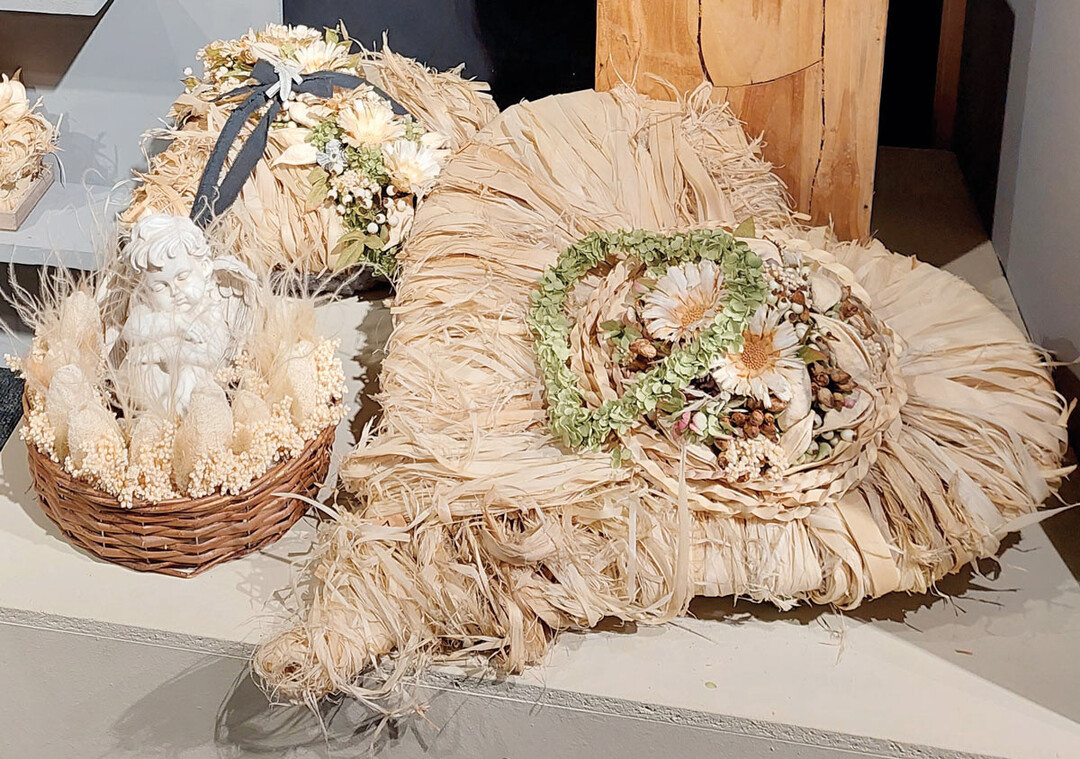 Ideen fr die Gedenktagsfloristik prsentierte Doris Unterrainer bei der Herbst-Ausstellung 2022 von Coreth Floristenbedarf und Asima Keramik in Inzing bei Innsbruck  den Artikel darber, der in der Ausgabe 09-10/2023 von florieren! erschienen ist, und viele weitere zum Thema Gedenktagsfloristik, finden Abonnenten in unserem Onlinearchiv.