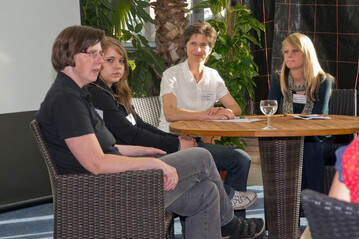 Traudel Hrsken, Stefanie Mandau, Dr. Anke Schirocki
und Monique Blittgens beim Agrobusiness-
Unternehmertreff in Moers
