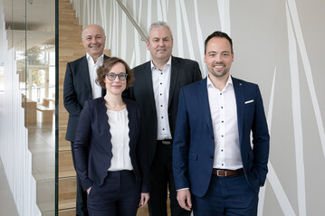 Tina Bentele (links unten) und Daniel Trumpp (rechts unten) ergnzen die Geschftsfhrung umSergio Tomaciello (rechts oben) und Peter Kaltenstadler (links oben).