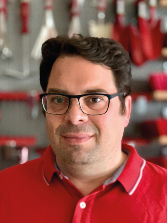    Andr Helsper, Bauherr Gartengerte und Bauwerkzeuge GmbH: Das ist ein lehrreiches Jahr fr viele, 
weil die Waren nicht wie gewohnt immer 
verfgbar sind. In Zukunft wird es weniger 
darum gehen, im Januar noch ein 
Schnppchen zu machen, stattdessen steht 
die Warenverfgbarkeit im Mittelpunkt. 