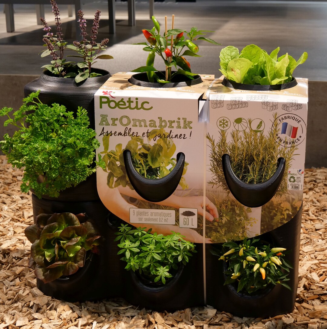 Aromabrik von Petic - das innovative Stecksystem bringt Grn auf dem kleinsten Raum. Das Set besteht aus zwei Bausteinen mit je sechs Pflanzffnungen.