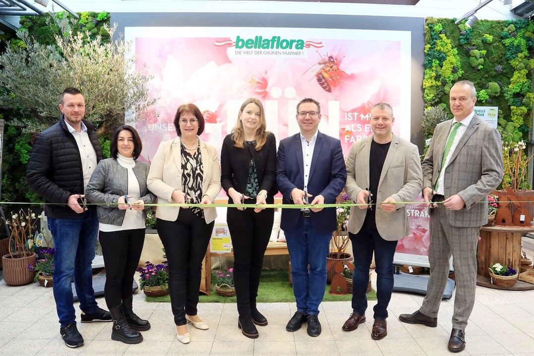 v.l.: Sebastian Weber, Regionalleiter bellaflora, Alexandra Parik, Niederlassungsleiterin bellaflora Amstetten, Michaela Pfaffeneder, Umweltgemeindertin Amstetten, Susanne Eidenberger, Geschftsfhrerin bellaflora, Christian Haberhauer, Brgermeister Amstetten, Dominic Hrlezeder, Vizebrgermeister Amstetten, Helmut Bayer, Verkaufsleiter bellaflora