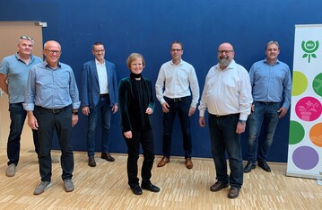  Die Mitgliederversammlung hat der Wahl eines Vorstandsteams zugestimmt, bei dem kein Vorsitzender und damit kein Prsident gewhlt wird. Damit ist der BGI der erste der grnen Verbnde mit einem Fhrungsteam an der Spitze. 