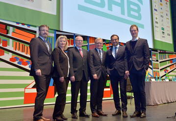 Der neue BHB-Vorstand (v.l.n.r.): Dr. Peter Wst, Susanne Jger, Dr. Ralf Bartsch, Detlef Riesche, Kai Kchelein, Alexander Kremer