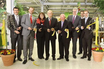 (von links nach rechts): Dr. Hansjrg Flassak Geschftsfhrer Dehner; Stephan Mller, Mllerland; Marina Tschersich, Markleiterin Dehner; Dr. Werner Mller, Mllerland; Albert Weber, Gesellschafter Dehner; Martin Richard, Brgermeister Limburg; Rainer Ricken, Regionsleiter Dehner; Georg Weber, geschftsfhrender Gesellschafter Dehner