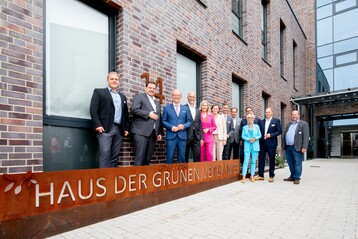 Gemeinsam mit Vertretern aus der Politik wurde das Haus der Grnen Verbnde am 18. August 2023 feierlich eingeweiht.