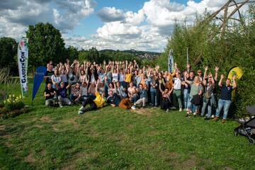 Gruppenbild der geladenen Blogger und Bloggerinnen mit den Moderatoren