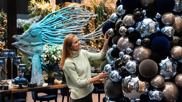 Die Christmasworld bringt das Wow-Erlebnis weihnachtlicher und saisonaler Dekoration in neue Hallen und ldt die internationale Konsumgterbranche zum Netzwerken, Inspirieren und Ordern ein.