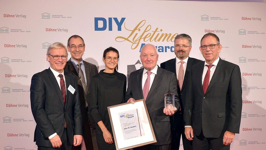 (v.l.n.r.) Detlef Riesche (BHB), Marc Dähne (Dähne Verlag), Anna Hackstein (IVG), John W. Herbert, Dr. Peter Wüst und HHG-Geschäftsführer Ralf Rahmede