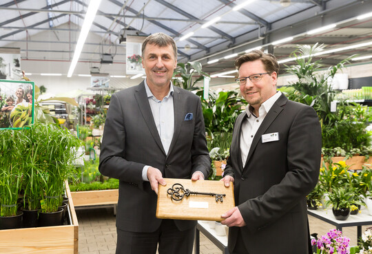 v.l.: Dr. Hansjrg Flassak, Chief Financial Officer Dehner und Markus Paar, Marktleiter Dehner Erfurt