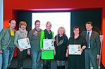 Große Freude bei (v. l.) Christoph Hecker, Birgit Aschemeyer (Gartencenter Brockmeyer), Norman Busch, Petra Gentsch und Kerstin Wöllner (Klee Gartenfachmarkt), Ulla und Frank Eickhoff