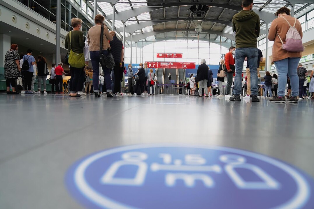Grundlage der Genehmigung der Wiederaufnahme des Messebetriebs in Bayern war das erfolgreiche Umsetzen des Hygiene- und Infektionsschutzkonzeptes bei der Pilotveranstaltung Trendset vom 10. bis 12. Juli auf dem Gelände der Messe München.