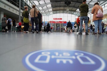 Grundlage der Genehmigung der Wiederaufnahme des Messebetriebs in Bayern war das erfolgreiche Umsetzen des Hygiene- und Infektionsschutzkonzeptes bei der Pilotveranstaltung Trendset vom 10. bis 12. Juli auf dem Gelnde der Messe Mnchen. 