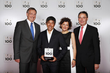 Emsa mit dem Top 100-Siegel prmiert: (v.l.n.r.) Georg Moenikes (Brgermeister Emsdetten), Ranga Yogeshwar (Top 100-Mentor), Daniela Heisig (Marketingleitung Emsa), Gnter Nosthoff (Geschftsfhrer Emsa)