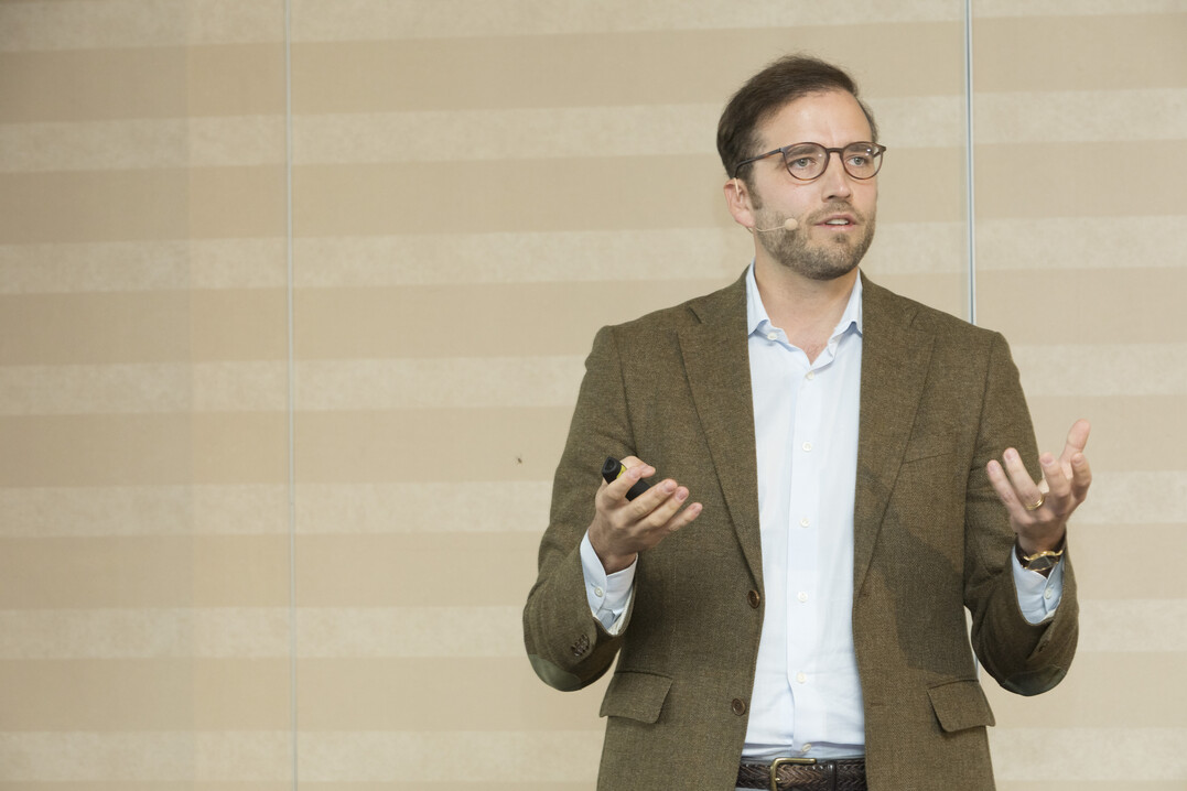 Fabian Kienbaum erluterte die Rolle der Fhrungskraft in einer Arbeitswelt, die durch das Nebeneinander von Etabliertem und Neuem gekennzeichnet ist