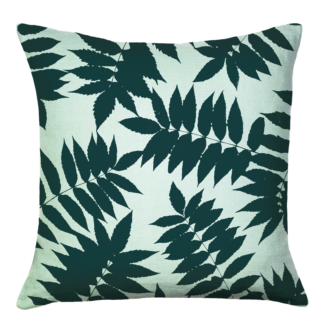 Ethnisch und floral inspirierten Dessins sind im Trend. Kissen von Frohstoff