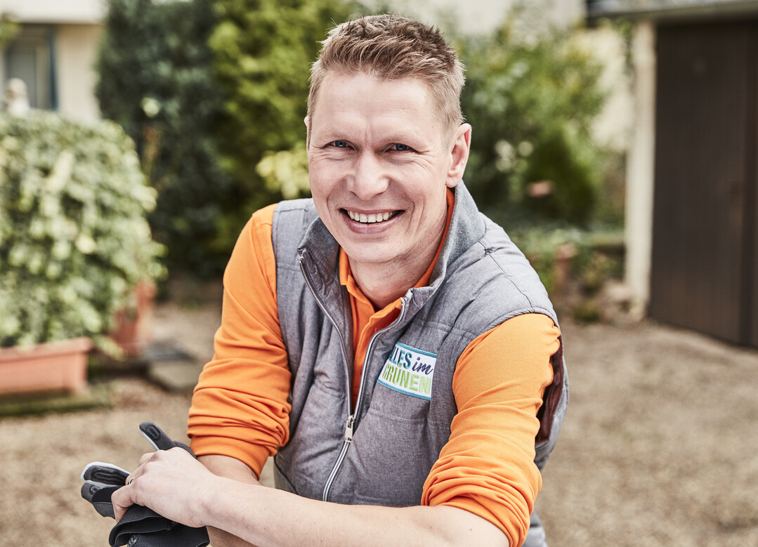 Peter Rasch, bekannt aus dem NDR-Format "Gartentipp", geht mit 8- reihiger Web-Serie an den Start und hilft Hobbygärtnern Probleme zu lösen.