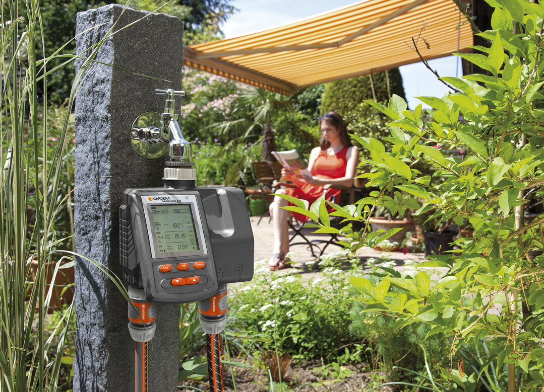 Ein automatisches Bewässerungssystem schafft Freizeit, in der sich Gartenbesitzer anderen Dingen widmen können. Bei Stiftung Warentest konnte das System von GARDENA überzeugen und ging als Testsieger hervor.