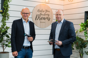 Pr strm, President, (rechts) und Tobias M. Koerner, Vice President Global Sales, von Gardena stellten gemeinsam das Halbjahresergebnis der Ulmer Gartenmarke in einer digitalen Pressekonferenz vor. Wir sind sehr zufrieden mit dem Ergebnis fr das erste Halbjahr, sagt Pr strm. Wir haben ein organisches Umsatzwachstum von 15 Prozent erzielt und das angesichts eines bereits sehr guten Vorjahres. Wir sehen, dass die Leidenschaft fr den Garten bei den Verbrauchern weiterhin stark ausgeprgt ist.

 