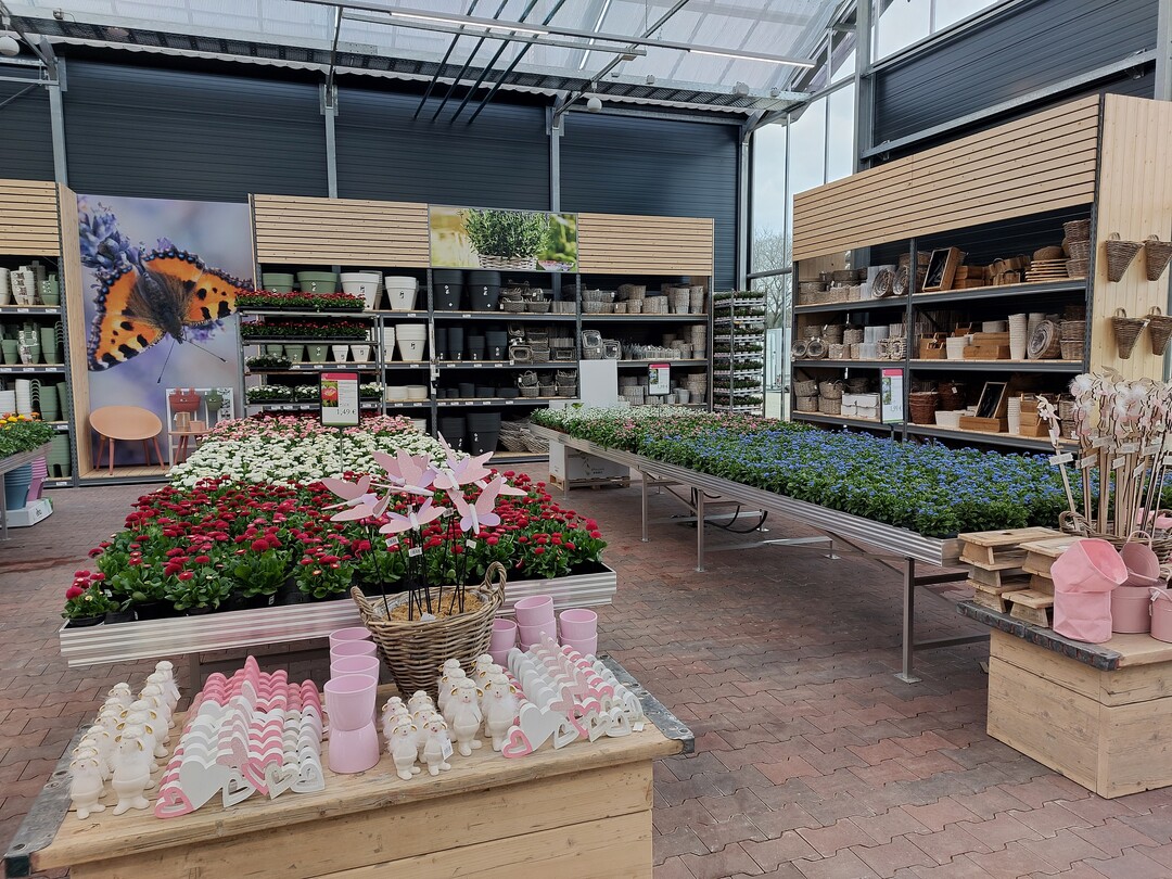Grozgige Kalthalle fr Pflanzen und Blumen