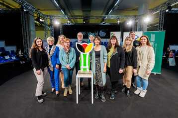 (v.l.n.r.): Anna Holthaus, Eva Khler-Theuerkauf, Regina Haindl, Katrain Gtze, Klaus Gtz, Merle Ldige, Tanja Korsak, Petra Spring, Kasandra Rosada , Markus Schtze, Gulfiia Milliard
