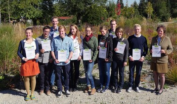 Die Gewinner des Wettbewerbs (v.l.n.r): Rosa-Laura Czys, Stefan Kraus, Lucas Cornelius, Lorenz Kuebart, Sandra Fischer, Franziska Jost, Jana Brenner, Tim Maxien, Cornelia Meyer, Sven-Marvin Sommer, Annick Coulon-Fontenay