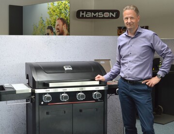 "Unser Ziel ist es, Hamson als starke Grillmarke zu etablieren, die in jeder Hinsicht auf europische Bedrfnisse zugeschnitten ist", erklrt Thorsten Rosebrock, Grnder und Geschftsfhrer der Hamson International GmbH. Er verfgt ber viel Erfahrung im internationalen BBQ-Business, unter anderem war er bis 2019 bei Deutschlands zweitgrtem Grillhersteller als Geschftsfhrer ttig.