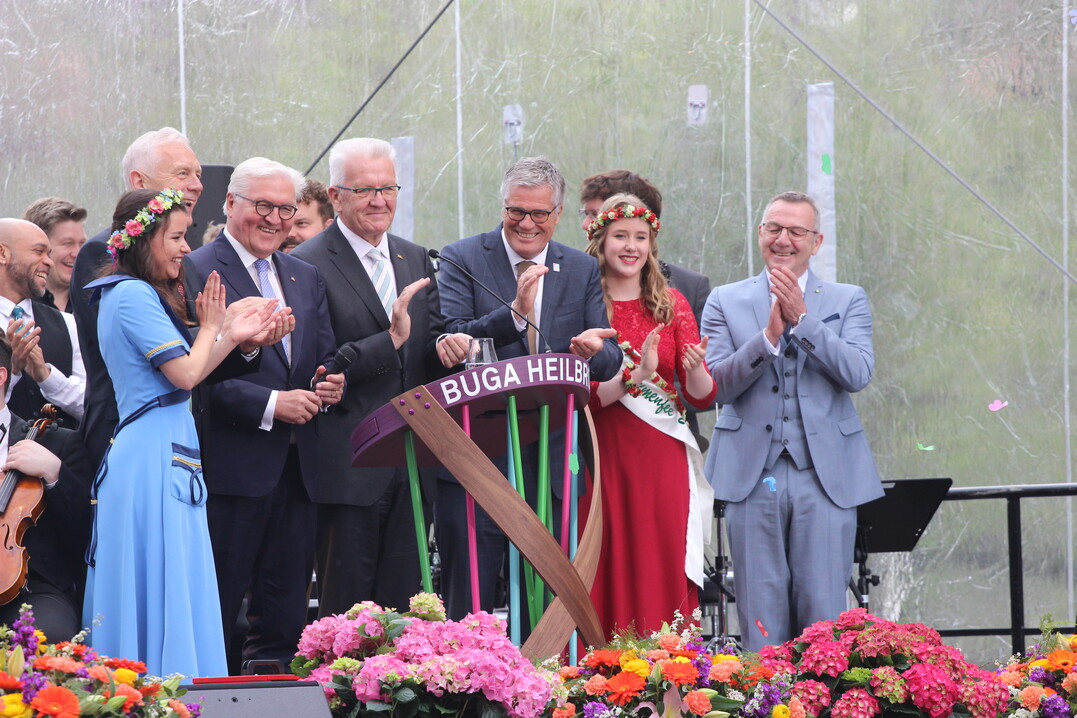 Käthchen von Heilbronn Jasmin Heyd, Oberbürgermeister Harry Mergel, Bundespräsident Frank-Walter Steinmeier, Ministerpräsident Winfried Kretschmann, BUGA-Geschäftsführer Hanspeter Faas, Deutsche Blumenfee Lea Ehlers, ZVG-Präsident Jürgen Mertz